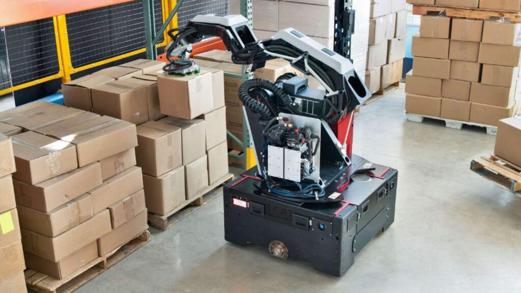 Boston Dynamics’ Stretch robot gets its first job in DHL warehouses