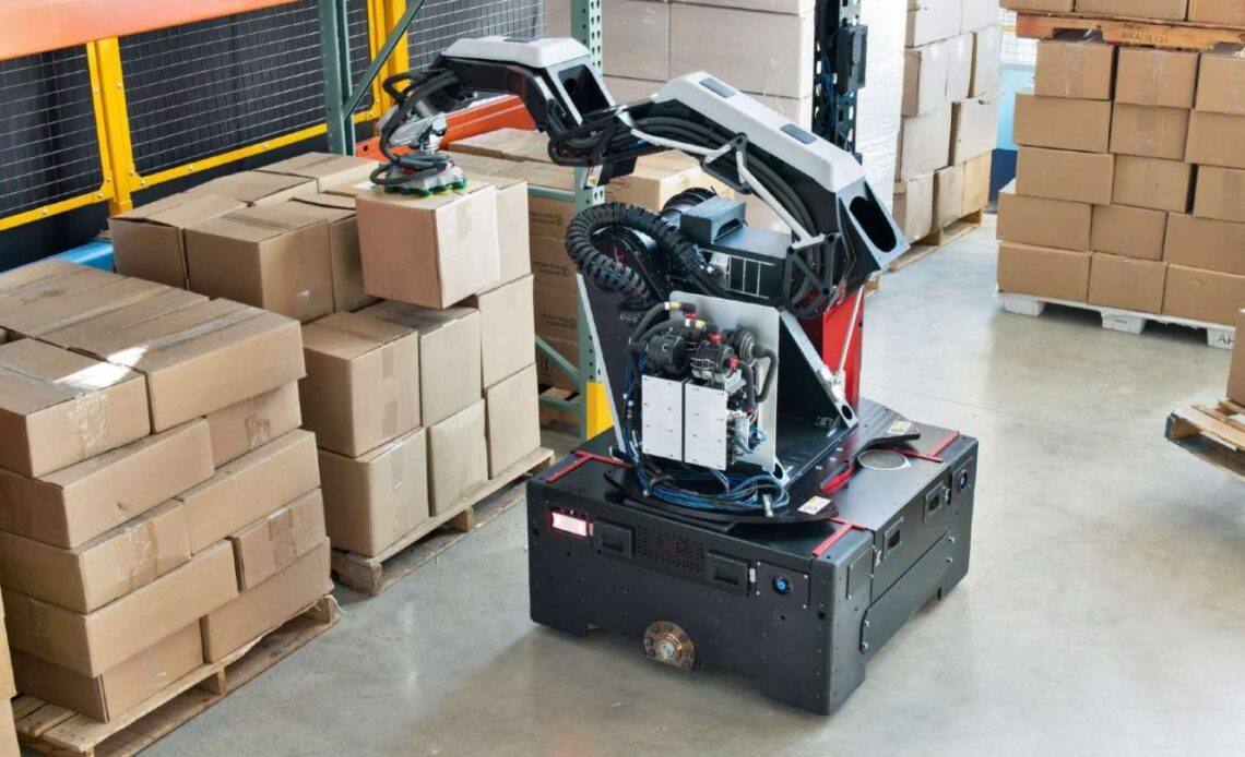 Boston Dynamics’ Stretch robot gets its first job in DHL warehouses